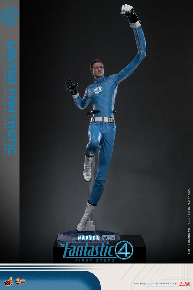 Mister fantastic the fantastic four: first steps hot toys 1/6.  bienvenidos a la familia. Marvel studios presenta a su primera familia en los cuatro fantásticos: primeros pasos, un elegante reinicio inspirado en los años 60 que combina el retrofuturismo con emocionantes aventuras de superhéroes. Los cuatro fantásticos se unen para enfrentarse a amenazas cósmicas como galactus y silver surfer, equilibrando sus roles de héroes con la fuerza de su vínculo familiar. Reed richards, también conocido como mister fantástico, es la mente brillante, la brújula moral y la figura paterna del equipo. Reed no es solo "el hombre más inteligente del mundo", sino también un esposo devoto y futuro padre, que lidia con la curiosidad científica y la responsabilidad emocional. Con la capacidad de estirarse, deformarse y reformarse prácticamente en cualquier forma, está lejos de ser un héroe típico. El poder de reed reside en su intelecto, y constantemente sopesa el destino del mundo frente a las necesidades de su familia.