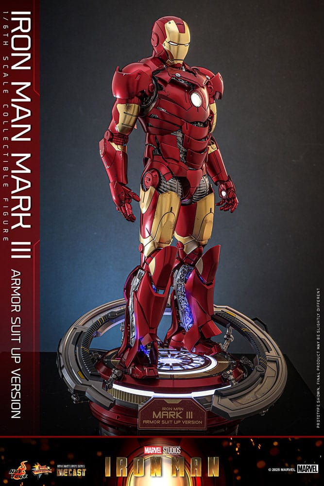 Iron man mark iii (armor suit up version) marvel movie masterpiece hot toys 1/6.  hot toys se complace en anunciar la figura coleccionable a escala 1/6 de iron man mark iii (versión con armadura), que captura el icónico momento de iron man cuando tony stark prueba por primera vez su elegante y poderosa armadura. Esta edición eleva el clásico estilo con placas de armadura abatibles cuidadosamente diseñadas y nuevos detalles mecánicos internos, ofreciendo la experiencia de coleccionista definitiva. Esta figura marca un hito para hot toys, es la primera en presentar una escultura de cabeza con casco de tony stark con globos oculares giratorios separados, brindando una expresión auténtica y dinámica a su exhibición de iron man. Los componentes de la armadura en el pecho, las aletas de aire de la espalda, los hombros, la parte superior de los brazos, el abdomen, la espalda baja, los muslos, las espinillas y las pantorrillas se pueden abrir para simular el proceso dinámico de ponerse el traje.