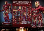 IRON MAN MARK III (ARMOR SUIT UP VERSION) MARVEL MOVIE MASTERPIECE HOT TOYS 1/6. Hot Toys se complace en anunciar la figura coleccionable a escala 1/6 de Iron Man Mark III (versión con armadura), que captura el icónico momento de Iron Man cuando Tony Stark prueba por primera vez su elegante y poderosa armadura. Esta edición eleva el clásico estilo con placas de armadura abatibles cuidadosamente diseñadas y nuevos detalles mecánicos internos, ofreciendo la experiencia de coleccionista definitiva. Esta figura marca un hito para Hot Toys, es la primera en presentar una escultura de cabeza con casco de Tony Stark con globos oculares giratorios separados, brindando una expresión auténtica y dinámica a su exhibición de Iron Man. Los componentes de la armadura en el pecho, las aletas de aire de la espalda, los hombros, la parte superior de los brazos, el abdomen, la espalda baja, los muslos, las espinillas y las pantorrillas se pueden abrir para simular el proceso dinámico de ponerse el traje.