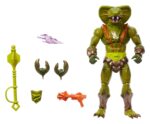 KOBRA KHAN MASTERS OF THE UNIVERSE NEW ETERNIA MASTERVERSE. ¡Es un momento emocionante para ser fan de Masters of the Universe! Tanto para los fans de toda la vida como para la nueva generación de niños amantes de la acción y la aventura, es hora de descubrir la emocionante acción y las aventuras de He-Man, Skeletor, los secretos del Castillo Grayskull y mucho más. Esta figura de acción MOTU Masterverse de Kobra Khan, el malvado maestro de las serpientes, tiene el estilo de Nueva Eternia. Diseñado a escala de 18 cm con 30 puntos de articulación, ofrece el alto nivel de detalle que esperan los coleccionistas, incluyendo un efecto de ojo de cristal y mandíbula articulada. El Guerrero Malvado puede tener el aspecto de Kobra Khan o Camo Khan, con capucha de cobra extraíble, emblema pectoral de los Hombres Serpiente y manos con garras intercambiables. Está armado con una maza, un bláster y un efecto de explosión de veneno que se ajusta a su boca. La figura se presenta en una elegante caja con ventana, ideal para exhibir. Esta figura de Kobra Khan es una gran adición a cualquier colección de Masters del Universo; apta para fans de MOTU a partir de 6 años. Los colores y la decoración pueden variar.