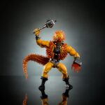 SPIKOR MASTERS OF THE UNIVERSE ORIGINS SKETCHBOOK SERIES. Las figuras de esta colección miden 5,5 pulgadas de alto y tienen 16 articulaciones móviles. Son altamente articuladas para una diversión imaginativa y orientada a la acción. ¡Al estilo Masters of the Universe! Los fanáticos de toda la vida apreciarán tanto los detalles de diseño vintage que honran la herencia de esta querida franquicia de aventuras como las actualizaciones de diseño que agregan una mirada emocionante al futuro. ¡Cada figura viene con un accesorio de batalla y un mini cómic de una serie que explora nuevas historias y presenta héroes, villanos y aliados en la eterna batalla entre el bien y el mal! A los aficionados les encantará el embalaje retro de estilo clásico. Esté atento a los nuevos personajes que están por llegar y seleccione una colección para jugar e intercambiar.