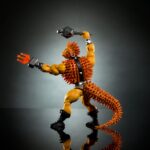 SPIKOR MASTERS OF THE UNIVERSE ORIGINS SKETCHBOOK SERIES. Las figuras de esta colección miden 5,5 pulgadas de alto y tienen 16 articulaciones móviles. Son altamente articuladas para una diversión imaginativa y orientada a la acción. ¡Al estilo Masters of the Universe! Los fanáticos de toda la vida apreciarán tanto los detalles de diseño vintage que honran la herencia de esta querida franquicia de aventuras como las actualizaciones de diseño que agregan una mirada emocionante al futuro. ¡Cada figura viene con un accesorio de batalla y un mini cómic de una serie que explora nuevas historias y presenta héroes, villanos y aliados en la eterna batalla entre el bien y el mal! A los aficionados les encantará el embalaje retro de estilo clásico. Esté atento a los nuevos personajes que están por llegar y seleccione una colección para jugar e intercambiar.