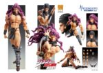 KARS JOJO’S BIZARRE ADVENTURE CHOZOKADO. Medicos Entertainment presenta dentro de su línea Chozokado la figura articulada de Kars, el antagonista de la segunda parte del anime "JoJo's Bizarre Adventure: Battle Tendency". Esta pieza mide aproximadamente 17 cm de alto e incluye: 1x cabeza intercambiable, 9x manos adicionales, 2x máscaras de piedra (con y sin Piedra Roja de Aja), 2x cuchillas para las muñecas y 1x base con soporte para su exhibición.