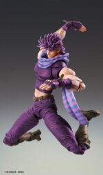 JOSEPH JOESTAR THIRD JOJO’S BIZARRE ADVENTURE BATTLE TENDENCY CHOZOKADO. Medicos Entertainment presenta dentro de su línea Chozokado la figura articulada de Joseph Joestar Third, el protagonista de la segunda parte del anime "JoJo's Bizarre Adventure: Battle Tendency". Esta pieza mide aproximadamente 16,5 cm de alto e incluye: 5x pares de manos intercambiables, 2x placas faciales (serio y batalla), 1x ballesta desmontable, 1x Clackers, 1x martillo y 1x base con soporte para su exhibición.