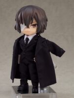 OSAMU DAZAI: DARK ERA BUNGO STRAY DOGS NENDOROID DOLL. Orange Rouge presenta dentro de su línea Nendoroid Doll la figura articulada de Osamu Dazai vestido con su atuendo de ejecutivo de la mafia portuaria. Esta figura del personaje del anime "Bungo Stray Dogs" mide 14 cm de altura y, como todas las figuras de esta línea, incluye prendas de ropa además de otros accesorios: 1x traje de dos piezas con camisa y corbata, 1x gabardina, 1x zapatos con suela imantada, 1x base magnética cuadrada con soporte para exposición y otras piezas intercambiables para su exhibición.