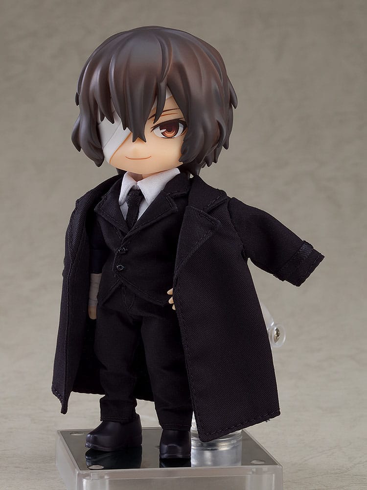 Osamu dazai: dark era bungo stray dogs nendoroid doll. Orange rouge presenta dentro de su línea nendoroid doll la figura articulada de osamu dazai vestido con su atuendo de ejecutivo de la mafia portuaria. Esta figura del personaje del anime "bungo stray dogs" mide 14 cm de altura y, como todas las figuras de esta línea, incluye prendas de ropa además de otros accesorios: 1x traje de dos piezas con camisa y corbata, 1x gabardina, 1x zapatos con suela imantada, 1x base magnética cuadrada con soporte para exposición y otras piezas intercambiables para su exhibición.