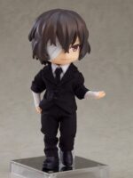 OSAMU DAZAI: DARK ERA BUNGO STRAY DOGS NENDOROID DOLL. Orange Rouge presenta dentro de su línea Nendoroid Doll la figura articulada de Osamu Dazai vestido con su atuendo de ejecutivo de la mafia portuaria. Esta figura del personaje del anime "Bungo Stray Dogs" mide 14 cm de altura y, como todas las figuras de esta línea, incluye prendas de ropa además de otros accesorios: 1x traje de dos piezas con camisa y corbata, 1x gabardina, 1x zapatos con suela imantada, 1x base magnética cuadrada con soporte para exposición y otras piezas intercambiables para su exhibición.