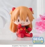 ASUKA PLUG SUIT EVANGELION: NEW THEATRICAL EDITION FUWA PETIT CHIBI. Minifigura de la película animada "Evangelion: New Theatrical Edition". Mide 8 cm. Ofrece una versión adorable de la piloto del EVA-02 en formato miniatura. Con 8 cm de altura, esta figura estilo chibi presenta a Asuka con su característico plug suit rojo de Evangelion New Theatrical Edition, destacando un diseño compacto, expresivo y lleno de encanto para los fans de la saga.