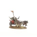 SPEARHEAD: GLOOMSPITE GITZ – SNARLPCK HUNTAZ WARHAMMER AGE OF SIGMAR. Cuando marcha en busca de nuevas tierras para su manada, un Jefe Gruñón cabalga a la cabeza de una selecta expedición conocida como Gruñemanada de Kazadorez. Un leal Zékito de Kabalgaloboz acompaña a su jefe junto a Gruñemanadaz de Caballería y Karrobramantez Robazolez. Golpean con presura en un frenesí de lanzas, garras y colmillos. Si quieres conquistar los Reinos Mortales bajo la atenta mirada de Fatigaz Karabrillante, esta caja es la forma perfecta de empezar o ampliar un ejército de Tipejoz Nokturnoz de forma más económica que comprando los kits por separado. Liderados por un maligno Jefe Gruñón en lobo y su Zékito de Kabalgaloboz, esta fuerza es vertiginosamente veloz. La agresiva Gruñemanada de Caballería avanza con presteza para tomar objetivos y debilitar a las unidades enemigas mientras los Karrobramantez Robazolez se abren paso despedazando a los blancos más duros. Estas miniaturas forman una Punta de lanza completa, lo que significa que podrás ponerte a disputar reñidas partidas tácticas y reclamar nuevos territorios nada más abrir la caja.