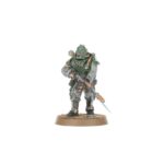 SOLAR AUXILIA: COMBAT FORCE WARHAMMER THE HORUS HERESY. La Solar Auxilia es una fuerza de combate de élite que confía en su superioridad numérica, tanto de infantería como de blindados pesados, para desgastar y eliminar a sus enemigos. Su equipo y accesorios están diseñados para luchar tanto en el vacío del espacio como en superficies planetarias, completamente sellados para protegerse del entorno, por hostil que sea. Si quieres mantener la línea para proteger al Emperador o unirte a la marcha para derrocarlo, esta caja es perfecta para empezar o ampliar una colección de la Solar Auxilia de forma más económica que comprando los kits por separado. Dentro encontrarás una Lasrifle Section, excelente para mantener objetivos y controlar el campo de batalla. Una Tactical Command Section los dirige en la batalla mientras los veloces Hermes Sentinels flanquean al enemigo. Un formidable Leman Russ Strike Tank proporciona fuego pesado de apoyo, forzando a tus enemigos a mantener la cabeza agachada con sus continuas andanadas.