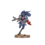 COMBAT PATROL: RAVEN GUARD WARHAMMER 40000. La Guardia del Cuervo emplea el sigilo y la inteligencia con gran eficacia, elaborando planes que les permiten golpear con fuerza y velocidad allá donde más daño haga. Esto les permite abrumar a sus rivales incluso con fuerzas reducidas: lanzan audaces asaltos que toman al enemigo por sorpresa y desaparecen con la misma velocidad, prestos a abalanzarse sobre su siguiente objetivo. Si quieres eliminar con presteza las amenazas al Imperium, esta caja es perfecta para empezar o ampliar una colección de la Guardia del Cuervo de forma más económica que comprando los kits por separado. Un móvil Capitán con propulsor de salto dirige la fuerza, acompañado por una unidad de Intercesores con propulsores de salto. Los Infiltradores y el Exoesqueleto Táctico Invictor proporcionan fuego de apoyo y toman objetivos clave. Estas 17 miniaturas de plástico representan una fuerza completa de la Guardia del Cuervo para usar en disputadas partidas del formato Patrulla de Warhammer 40,000. Puedes descargar de forma gratuita las reglas de esta Patrulla del sitio web de Warhammer Community.
