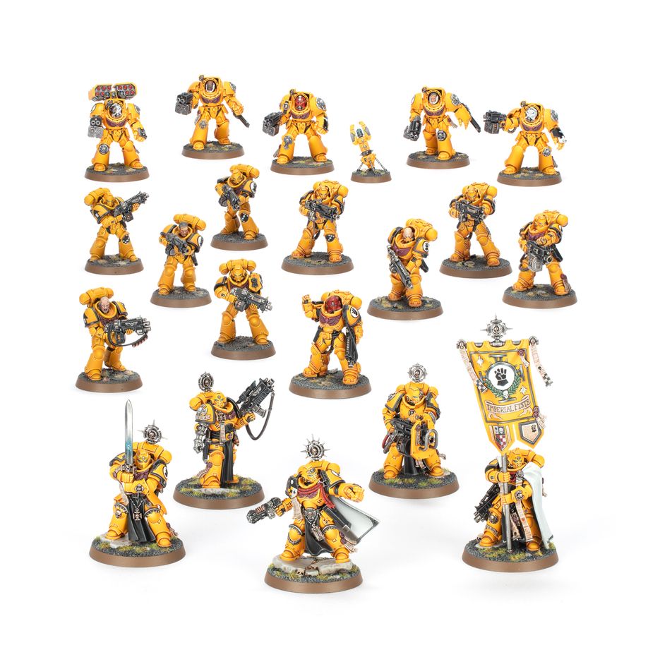 COMBAT PATROL: IMPERIAL FISTS WARHAMMER 40000. Los Puños Imperiales son conocidos por su estoica determinación y su dominio de la guerra de asedio, y por construir bastiones impenetrables. Prefieren el blindaje pesado y las líneas eficientes, negándose a ceder un milímetro de terreno por fuerte que sea la presión del enemigo. Si quieres defender con estoicismo el Imperium, esta caja es perfecta para empezar o ampliar una colección de Puños Imperiales de forma más económica que comprando los kits por separado. Liderados por un heroico Capitán y su escuadra de élite de Héroes de la Compañía, los Intercesores Pesados y los Exterminadores atraviesan el fuego enemigo más intenso. Una escuadra de Intercesores despacha cualquier resistencia que quede y toma objetivos clave. Estas 21 miniaturas de plástico representan una fuerza completa de Puños Imperiales para usar en disputadas partidas tácticas del formato Patrulla de Warhammer 40,000. Puedes descargar de forma gratuita las reglas de esta Patrulla del sitio web de Warhammer Community.