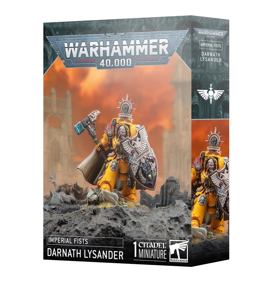 Darnath lysander raven guard warhammer 40000. Darnath lysander atraviesa a sus enemigos como un buque de guerra surcando mares tempestuosos. Sostiene en alto su escudo de tormenta, muralla, mientras golpea con el puño de dorn, y cada impacto de su martillo convierte a sus enemigos en una pasta viscosa, haciendo saltar por los aires filas enteras de guerreros. Y todo con una mirada impasible y una determinación inquebrantable. Con este kit multicomponente de plástico puedes montar a darnath lysander, un legendario guerrero de los puños imperiales para tus ejércitos de marines espaciales de warhammer 40,000. Ataviado con una robusta armadura exterminador y equipado con muralla, su escudo de tormenta personalizado, lysander atraviesa el fuego enemigo antes de descargar ataques devastadores con su martillo de trueno, el puño de dorn. Es ideal para dirigir tu fuerza a la victoria sobre el tablero de juego, y pintarlo será todo un desafío. Lysander viene con dos cabezas entre las que elegir: una con casco y otra descubierta.