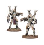 ROBOTS SEKHTAR THOUSAND SONS WARHAMMER 40000. Los maestros hechiceros emplean los Robots Sekhetar como centinelas proféticos para proteger lugares de poder o acechar a intrusos desprevenidos. Estos autómatas, ocultos con hechizos de ilusión y ofuscación, esperan el momento de activar sus armas arcanas y arrojar chorros de energía empírea y misiles hechiceros contra el enemigo. Con este kit multicomponente de plástico puedes montar dos Robots Sekhetar, poderosos autómatas de batalla para tus ejércitos de Mil Hijos de Warhammer 40,000. Estos imponentes constructos mecánicos están equipados con lanzallamas pesados disformes y baterías fuego infernal. También están armados con un rifle de fusión piroflujo, que puede reemplazarse por un proyector de llamas disformes y una garra de energía. Son ideales para proteger objetivos clave, manteniendo fácilmente a raya a los guerreros enemigos con su letal potencia de fuego. El kit contiene 40 piezas de plástico y 2 peanas redondas Citadel de 40 mm. Las miniaturas se proporcionan sin montar ni pintar. Recomendamos usar pegamento para plástico Citadel y pinturas Citadel Colour.