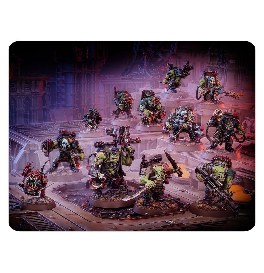 KOMMANDOS WARHAMMER 40000. Todos los Orkos de bien desconfían de los Komandoz: acechan sigilosamente al enemigo en vez de cargar de frente, y sienten una fascinación malsana por los cuchillos grandes y su aplicación en las espaldas, gargantas y tripas de la gente. Dicho esto, que una banda de Komandoz embosque al enemigo en mitad de una batalla sin duda tiene su utilidad. Con este kit multicomponente de plástico puedes montar 12 Komandoz, tipejoz ezkurridizoz para tus ejércitos de Orkos de Warhammer 40,000. A diferencia de los Orkos normales, hacen valer su sigilo para acechar al enemigo y asesinarlo a sangre fría, ofreciendo nuevas opciones tácticas a los Kaudillos más astutos (aunque no por ello menos brutales). Este kit altamente personalizable te permite montar 9 Komandoz armados con piztola y rebanadora, un Noble Jefazo, un Garrapato bomba y un Grot de diztrakzión. La caja trae un montón de opciones de montaje para que personalices tus miniaturas, así como bolsas de munición, granadas, cuchillos y armas enfundados, y hasta opciones de cabeza para algunos Komandoz.