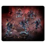 KILL TEAM: RAVENERS WARHAMMER 40000. Con la bioforma Mántifex, la Mente Colmena de los Tiránidos ha creado un terror depredador serpentino capaz de excavar hasta la posición del enemigo y despedazarlo en una lluvia de garras y colmillos afiladísimos. Gracias a sus hiperadaptaciones y su aterradora velocidad, nada está a salvo del Mántifex. Con este kit multicomponente de plástico puedes montar 5 Mántifex para usarlos como agresivos agentes de élite en partidas de Kill Team o desplegarlos en tus ejércitos de Tiránidos de Warhammer 40,000. El kit incluye piezas para montar cinco Mántifex Combatientes o especialistas como el brutal Demoledor, el hipersensorial Guadaña Trémula, el feroz Escupeveneno y más.