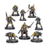 PALANITE ENFORCER CAPTAINS & SERGEANTS WARHAMMER NECROMUNDA. Los Ashwing Helamites son más pequeños y están menos domesticados que los Dustbacks. Los Ash Waste Nomads los usan como guardianes, controlando estos macroinsectos con largos señuelos. Una vez plantados, los Ashwings tratan la zona como su territorio y atacan a todo aquel que se acerque. Con este kit multicomponente de plástico puedes montar dos Ashwing Helamites, feroces criaturas aladas, y un Ashwing Lure para tus bandas de Ash Waste Nomads de Necromunda. Su velocidad los hace ideales para emboscar a enemigos incautos, y el señuelo puede usarse para tender emboscadas o crear una zona peligrosa para los pandilleros enemigos en el campo de batalla. Ambos Ashwing Helamites pueden montarse en una peana escénica o sobre una varilla de volador. También se incluye una cabeza y Ashwing Lure con manto celeste que puede usarse con un miembro de la Ash Waste Nomads War Party, disponible por separado, para representar al responsable de estas bestias. El kit contiene 46 piezas de plástico, 2 peanas ovaladas Citadel de 60 mm x 35 mm, 1 peana redonda Citadel de 25 mm y 3 varillas de volador de 45 mm con ranura. Las miniaturas se proporcionan sin montar ni pintar. Recomendamos usar pegamento para plástico Citadel y pinturas Citadel Colour.