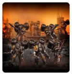 FMKLL ASSAULT SQUAD WARHAMMER THE HORUS HERESY. Las escuadras de asalto con propulsores de salto las forman soldados de ataque rápido con equipo optimizado para el combate cuerpo a cuerpo y los ataques relámpago. El uso de propulsores de salto les permite desplazarse a gran velocidad por el campo de batalla y golpear las líneas enemigas con una fuerza salvaje, superando el terreno interpuesto y abriendo grietas en las defensas para luchar cara a cara contra sus contrincantes. En su momento, la servoarmadura Mark II “Cruzada” era el epítome de la tecnología de los Marines Espaciales: una armadura de combate sellada al vacío, con protección contra la radiación y capaz de soportar cantidades de daño sin precedentes. Pese a su antigüedad, su uso seguía estando a la orden del día cuando estalló la Herejía de Horus. Con este kit multicomponente de plástico puedes montar 10 Assault Space Marines, poderosas tropas de asalto para tus ejércitos de Legiones Astartes de Warhammer: The Horus Heresy. Con su velocidad y sus chainaxes, son ideales para atacar flancos expuestos, superar las líneas frontales del enemigo y desbaratar sus planes.