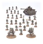 SOLAR AUXILIA: COMBAT FORCE WARHAMMER THE HORUS HERESY. La Solar Auxilia es una fuerza de combate de élite que confía en su superioridad numérica, tanto de infantería como de blindados pesados, para desgastar y eliminar a sus enemigos. Su equipo y accesorios están diseñados para luchar tanto en el vacío del espacio como en superficies planetarias, completamente sellados para protegerse del entorno, por hostil que sea. Si quieres mantener la línea para proteger al Emperador o unirte a la marcha para derrocarlo, esta caja es perfecta para empezar o ampliar una colección de la Solar Auxilia de forma más económica que comprando los kits por separado. Dentro encontrarás una Lasrifle Section, excelente para mantener objetivos y controlar el campo de batalla. Una Tactical Command Section los dirige en la batalla mientras los veloces Hermes Sentinels flanquean al enemigo. Un formidable Leman Russ Strike Tank proporciona fuego pesado de apoyo, forzando a tus enemigos a mantener la cabeza agachada con sus continuas andanadas.