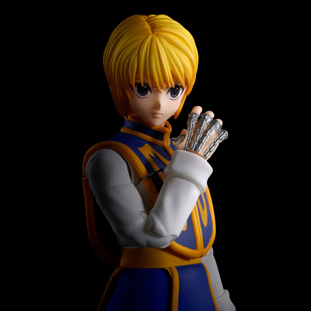 Kurapika hunter x hunter sh figuarts. Tamashii nations suma a la colección s. H. Figuarts la figura de kurapika, inspirada en su personaje del anime "hunter x hunter". Esta figura mide unos 15 cm y está realizada en pvc y abs. Incluye 2x manos izquierdas, 2x manos derechas, 4x placas faciales (ojos normales y con ojos escarlata) y varias manos intercambiables para reproducir las habilidades nen: cadena santa, cárcel de cadenas, cadena de radiestesia y cadena del juicio. Gracias a estas piezas se pueden recrear sus combates más icónicos de la serie. Su expresión facial ha sido cuidadosamente diseñada, con el cabello pintado con pincel para acabado más realista. Su falda está formada por 3 piezas, permitiendo un mayor rango de movimiento. Ideal para exponer con leorio hunter x hunter sh figuarts (se venden por separado). Unidades limitadas.