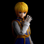 KURAPIKA HUNTER X HUNTER SH FIGUARTS. Tamashii Nations suma a la colección S.H.Figuarts la figura de Kurapika, inspirada en su personaje del anime "Hunter X Hunter". Esta figura mide unos 15 cm y está realizada en PVC y ABS. Incluye 2x manos izquierdas, 2x manos derechas, 4x placas faciales (ojos normales y con ojos escarlata) y varias manos intercambiables para reproducir las habilidades Nen: Cadena Santa, Cárcel de Cadenas, Cadena de Radiestesia y Cadena del Juicio. Gracias a estas piezas se pueden recrear sus combates más icónicos de la serie. Su expresión facial ha sido cuidadosamente diseñada, con el cabello pintado con pincel para acabado más realista. Su falda está formada por 3 piezas, permitiendo un mayor rango de movimiento. Ideal para exponer con LEORIO HUNTER X HUNTER SH FIGUARTS (se venden por separado). UNIDADES LIMITADAS.