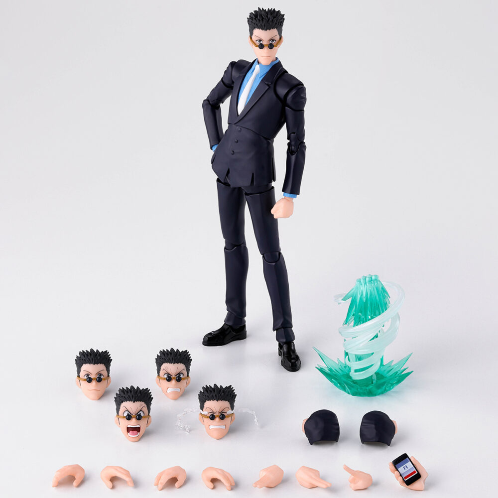 LEORIO HUNTER X HUNTER SH FIGUARTS. Tamashii Nations presenta dentro de la línea S.H.Figuarts la figura de Leorio, uno de los protagonistas de la serie anime "Hunter X Hunter". Mide aproximadamente 17 cm y está fabricada en PVC y ABS. Incluye 3x manos izquierdas y 5x manos derechas intercambiables, 4x placas faciales (entre ellas gritando y llorando), 2x piezas de bolsillo de repuesto y 1x set de piezas de efecto para recrear su habilidad Nen mostrada por primera vez en el arco argumental de la elección del 13º presidente. Gracias a sus accesorios es posible reproducir tanto escenas de acción como poses cotidianas características del personaje. Ideal para exhibir con KURAPIKA HUNTER X HUNTER SH FIGUARTS (se venden por separado). UNIDADES LIMITADAS.