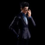 LEORIO HUNTER X HUNTER SH FIGUARTS. Tamashii Nations presenta dentro de la línea S.H.Figuarts la figura de Leorio, uno de los protagonistas de la serie anime "Hunter X Hunter". Mide aproximadamente 17 cm y está fabricada en PVC y ABS. Incluye 3x manos izquierdas y 5x manos derechas intercambiables, 4x placas faciales (entre ellas gritando y llorando), 2x piezas de bolsillo de repuesto y 1x set de piezas de efecto para recrear su habilidad Nen mostrada por primera vez en el arco argumental de la elección del 13º presidente. Gracias a sus accesorios es posible reproducir tanto escenas de acción como poses cotidianas características del personaje. Ideal para exhibir con KURAPIKA HUNTER X HUNTER SH FIGUARTS (se venden por separado). UNIDADES LIMITADAS.