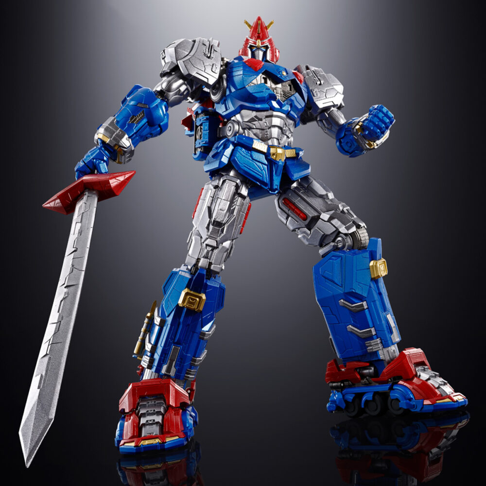 Gx-118 voltes v legacy soul of chogokin. Tamashii nations presenta dentro de su línea soul of chogokin la figura de voltes v basada en su aparición en la serie de televisión "voltes v: legacy" que recrea el anime clásico "super electromagnetic machine voltes v". Esta figura se ha diseñado según el aspecto de la serie y recreándola con la calidad habitual de esta colección. Está fabricada con abs, pvc y una aleación metálica. Tiene una altura total aproximada de 24 cm y se forma por la combinación de 5x vehículos: volt cruiser, volt bomber y volt panzer como torso, volt frigate como cintura y piernas y volt lander completa la figura como pies. Cuenta con mecanismos móviles en su estado combinado que le permite asumir una gran variedad de poses. Incluye diversos accesorios adicionales como 4x pares de manos intercambiables, 1x espada heaven, 2x cadenas ultra electromagnéticas (fabricadas con material flexible), 2x peonzas con cuchillas acoplables a la punta de las cadenas y piezas adicionales que permiten sujetar armas con ambas manos cuando se acopla el voltes bazooka como brazo. Además, gracias a las partes en ángulo de las muñecas puede posar con la espada heaven alzada o hacia abajo. También se incluye un 1x set completo de piezas para el modo tanque y 1x pedestal para exponer tanto la figura completada como los cinco vehículos que la componen por separado. Unidades limitadas.