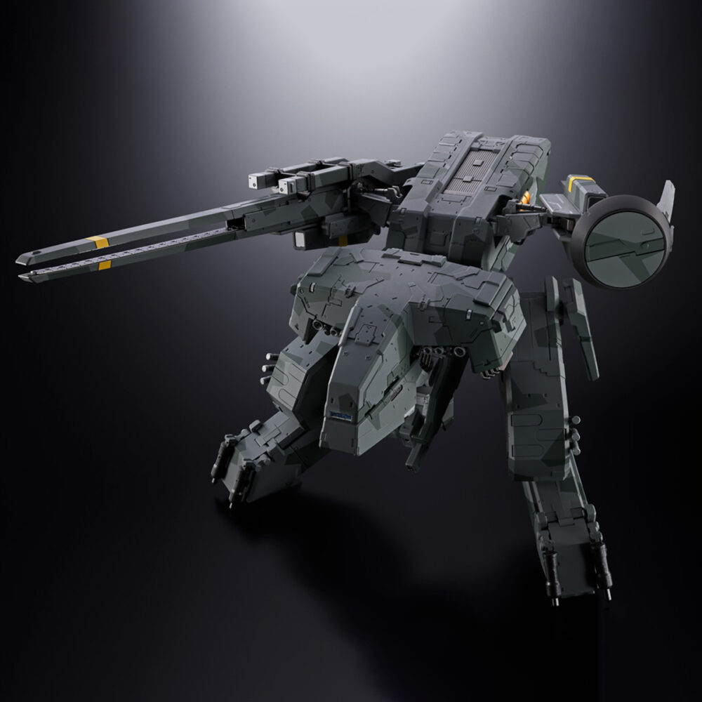 METAL GEAR REX METAL GEAR SOLID CHOGOKIN. amashii Nations incorpora a la línea Chogokin el icónico Metal Gear REX del videojuego "Metal Gear Solid". Esta figura mide unos 17,5 cm de altura y combina ABS con piezas fabricadas con una aleación metálica que le proporciona una textura y una solidez similares a las de un arma. Cuenta con una carcasa detallada con patrones de camuflaje pintados, un cañón de riel de aproximadamente 26 cm, movilidad independiente en las púas de fundición, numerosas articulaciones en sus piernas y funciones de iluminación integradas en su cabeza. Incluye un pedestal especial para exposición con dos tipos de articulaciones de soporte. Requiere 3x pilas LR44 (incluidas para prueba). UNIDADES LIMITADAS.