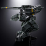 METAL GEAR REX METAL GEAR SOLID CHOGOKIN. amashii Nations incorpora a la línea Chogokin el icónico Metal Gear REX del videojuego "Metal Gear Solid". Esta figura mide unos 17,5 cm de altura y combina ABS con piezas fabricadas con una aleación metálica que le proporciona una textura y una solidez similares a las de un arma. Cuenta con una carcasa detallada con patrones de camuflaje pintados, un cañón de riel de aproximadamente 26 cm, movilidad independiente en las púas de fundición, numerosas articulaciones en sus piernas y funciones de iluminación integradas en su cabeza. Incluye un pedestal especial para exposición con dos tipos de articulaciones de soporte. Requiere 3x pilas LR44 (incluidas para prueba). UNIDADES LIMITADAS.