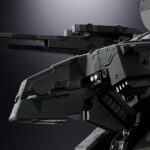 METAL GEAR REX METAL GEAR SOLID CHOGOKIN. amashii Nations incorpora a la línea Chogokin el icónico Metal Gear REX del videojuego "Metal Gear Solid". Esta figura mide unos 17,5 cm de altura y combina ABS con piezas fabricadas con una aleación metálica que le proporciona una textura y una solidez similares a las de un arma. Cuenta con una carcasa detallada con patrones de camuflaje pintados, un cañón de riel de aproximadamente 26 cm, movilidad independiente en las púas de fundición, numerosas articulaciones en sus piernas y funciones de iluminación integradas en su cabeza. Incluye un pedestal especial para exposición con dos tipos de articulaciones de soporte. Requiere 3x pilas LR44 (incluidas para prueba). UNIDADES LIMITADAS.