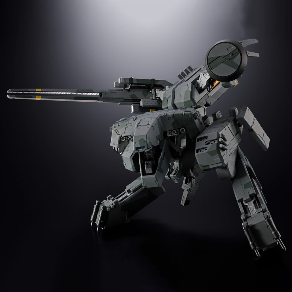 Metal gear rex metal gear solid chogokin. Amashii nations incorpora a la línea chogokin el icónico metal gear rex del videojuego "metal gear solid". Esta figura mide unos 17,5 cm de altura y combina abs con piezas fabricadas con una aleación metálica que le proporciona una textura y una solidez similares a las de un arma. Cuenta con una carcasa detallada con patrones de camuflaje pintados, un cañón de riel de aproximadamente 26 cm, movilidad independiente en las púas de fundición, numerosas articulaciones en sus piernas y funciones de iluminación integradas en su cabeza. Incluye un pedestal especial para exposición con dos tipos de articulaciones de soporte. Requiere 3x pilas lr44 (incluidas para prueba). Unidades limitadas.