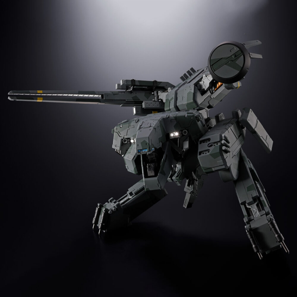 Metal gear rex metal gear solid chogokin. Amashii nations incorpora a la línea chogokin el icónico metal gear rex del videojuego "metal gear solid". Esta figura mide unos 17,5 cm de altura y combina abs con piezas fabricadas con una aleación metálica que le proporciona una textura y una solidez similares a las de un arma. Cuenta con una carcasa detallada con patrones de camuflaje pintados, un cañón de riel de aproximadamente 26 cm, movilidad independiente en las púas de fundición, numerosas articulaciones en sus piernas y funciones de iluminación integradas en su cabeza. Incluye un pedestal especial para exposición con dos tipos de articulaciones de soporte. Requiere 3x pilas lr44 (incluidas para prueba). Unidades limitadas.