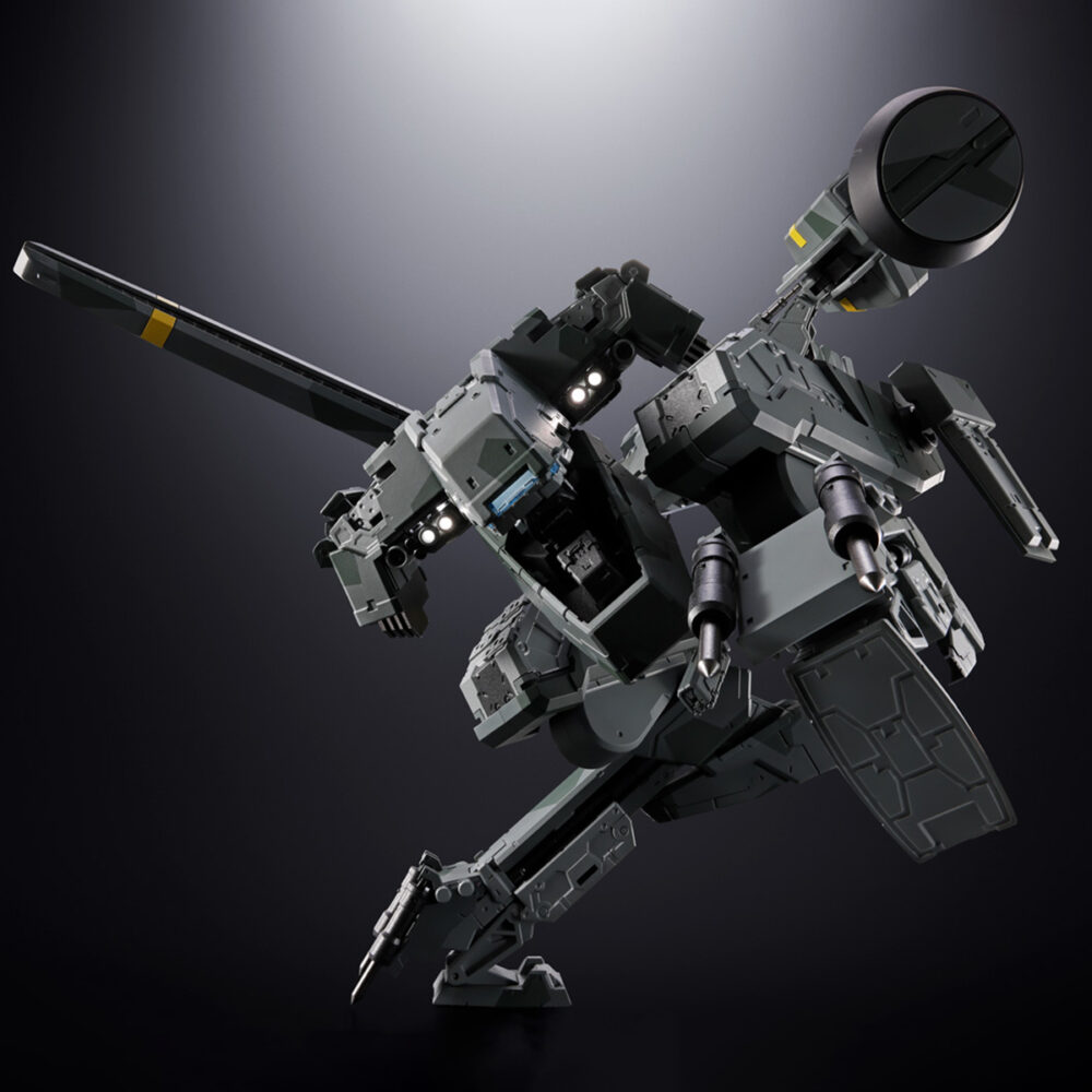 Metal gear rex metal gear solid chogokin. Amashii nations incorpora a la línea chogokin el icónico metal gear rex del videojuego "metal gear solid". Esta figura mide unos 17,5 cm de altura y combina abs con piezas fabricadas con una aleación metálica que le proporciona una textura y una solidez similares a las de un arma. Cuenta con una carcasa detallada con patrones de camuflaje pintados, un cañón de riel de aproximadamente 26 cm, movilidad independiente en las púas de fundición, numerosas articulaciones en sus piernas y funciones de iluminación integradas en su cabeza. Incluye un pedestal especial para exposición con dos tipos de articulaciones de soporte. Requiere 3x pilas lr44 (incluidas para prueba). Unidades limitadas.