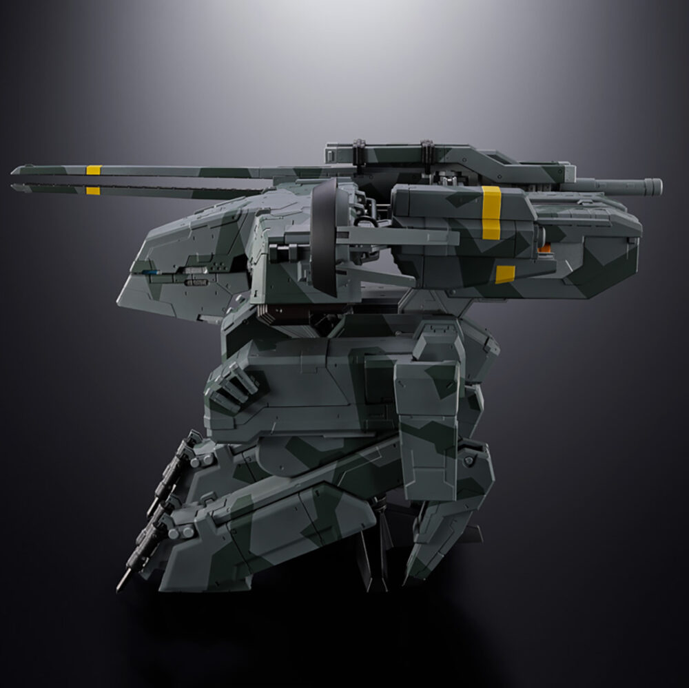 Metal gear rex metal gear solid chogokin. Amashii nations incorpora a la línea chogokin el icónico metal gear rex del videojuego "metal gear solid". Esta figura mide unos 17,5 cm de altura y combina abs con piezas fabricadas con una aleación metálica que le proporciona una textura y una solidez similares a las de un arma. Cuenta con una carcasa detallada con patrones de camuflaje pintados, un cañón de riel de aproximadamente 26 cm, movilidad independiente en las púas de fundición, numerosas articulaciones en sus piernas y funciones de iluminación integradas en su cabeza. Incluye un pedestal especial para exposición con dos tipos de articulaciones de soporte. Requiere 3x pilas lr44 (incluidas para prueba). Unidades limitadas.