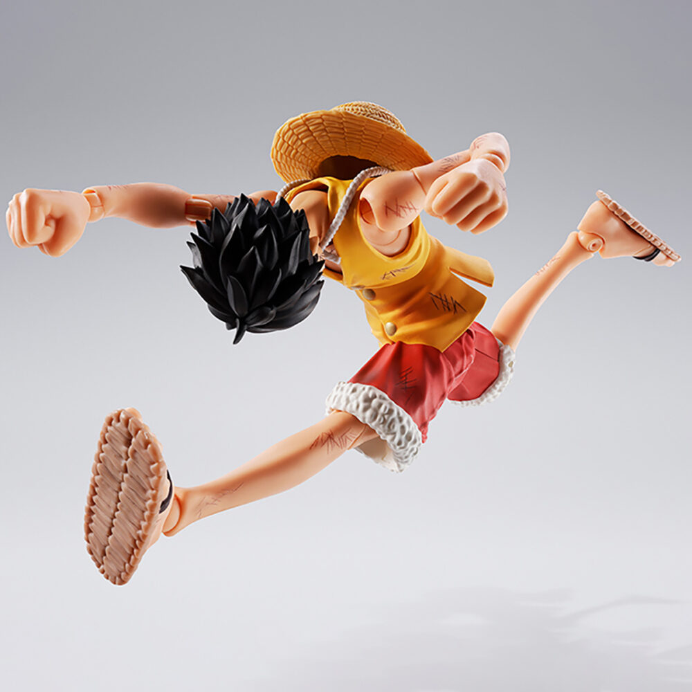 Monkey d luffy marineford one piece sh figuart. Tamashii nations presenta dentro de su línea s. H. Figuarts la versión marineford de la figura de monkey d. Luffy, protagonista del anime "one piece". Tiene una altura aproximada de 14,5 cm y está fabricada en pvc y abs. Incluye 2x manos intercambiables, 3x placas faciales adicionales (una de ellas llorando) y 1x sombrero de paja con cordón. Gracias a la articulación avanzada de eje móvil y el uso de piezas flexibles, es posible recrear las intensas escenas de la batalla del arco argumental marineford con gran dinamismo. Unidades limitadas.