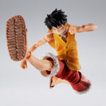 MONKEY D LUFFY MARINEFORD ONE PIECE SH FIGUART. Tamashii Nations presenta dentro de su línea S.H.Figuarts la versión Marineford de la figura de Monkey D. Luffy, protagonista del anime "One Piece". Tiene una altura aproximada de 14,5 cm y está fabricada en PVC y ABS. Incluye 2x manos intercambiables, 3x placas faciales adicionales (una de ellas llorando) y 1x sombrero de paja con cordón. Gracias a la articulación avanzada de eje móvil y el uso de piezas flexibles, es posible recrear las intensas escenas de la batalla del arco argumental Marineford con gran dinamismo. UNIDADES LIMITADAS.