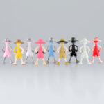 MEMORIES OF ADVENTURE VOLUMEN 2 ONE PIECE LUFFYS. Tamashii Nations ofrece el segundo volumen del surtido de figuras de Luffy, formado por 10 modelos diferentes presentados en caja cerrada, por lo que será imposible saber el modelo que hay en el interior de cada caja hasta que se abra. Las figuras tienen un tamaño de 8,5 cm. (escala 1/20 de la altura de Luffy), y están estampadas por la parte delantera mientras que en la parte trasera llevan el logo de la colección, 3 de los diseños están inspirados en los protagonistas de la serie, uno en el logo "Spider Cafe" y en 5 se utiliza tecnología de impresión por transferencia de presión de agua, por lo que cada surtido contará con 5 figuras con patrones concretos pero diseños únicos. Por último, una de las figuras del surtido cuenta con un diseño secreto. UNIDADES LIMITADAS