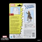 STROM X-MEN MARVEL LEGENDS SERIES. Hasbro añade a su línea Marvel Legends Series la figura de Storm, una de las mutantes más poderosas del universo Marvel, inspirada en el aspecto que lucía en los comics cuando la Patrulla-X estuvo refugiada en el interior de Australia. Esta figura mide 15 cm y presenta un diseño premium con más de 20 puntos de articulación que le proporcionan un amplio rango de movilidad. Incluye 2x puños alternativos, 2x manos con efectos de rayos y 1x capa de tela que permite recrear poses dinámicas. Se presenta en embalaje tipo blíster con diseño retro. UNIDADES LIMITADAS.