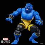 BEAST X-MEN ASTONISHING MARVEL LEGENDS SERIES. Se une a la línea Marvel Legends Series la figura del mutante Bestia. Mide 15 cm y cuenta con más de 20 puntos de articulación. Está inspirada en su apariencia en los cómics "Astonishing X-Men". Incluye 1x cabeza alternativa, 1x par de manos extras y 1x réplica a escala del cómic con la portada de "Astonishing X-Men Saga" de 2006. Cuenta con más de 20 puntos de articulación para recrear poses dinámicas. Se presenta en un blíster ilustrado estilo retro. UNIDADES LIMITADAS