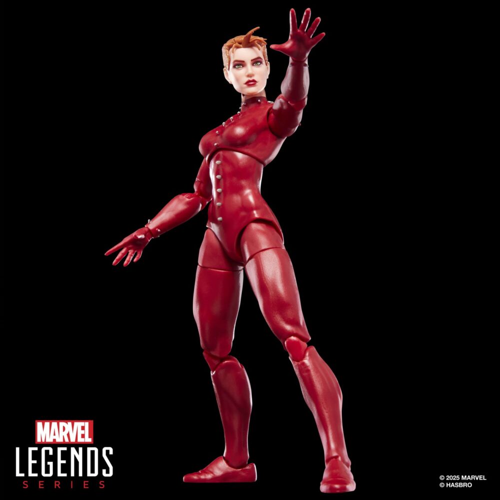 Phoenix rachel summers excalibur marvel legends series. Hasbro presenta en su colección marvel legends series la figura de rachel summers como fénix, inspirada en su aspecto en los cómics de "excalibur". La figura mide 15 cm e incluye 1x réplica a escala del cómic con la portada de "excalibur #1"de 1998, 4x manos intercambiables, 1x cabeza alternativa y 2x efectos de alas de fuego para recrear su transformación en fuerza fénix. Cuenta con más de 20 puntos de articulación para recrear diversas escenas. Se presenta en un blíster ilustrado estilo retro. Unidades limitadas.