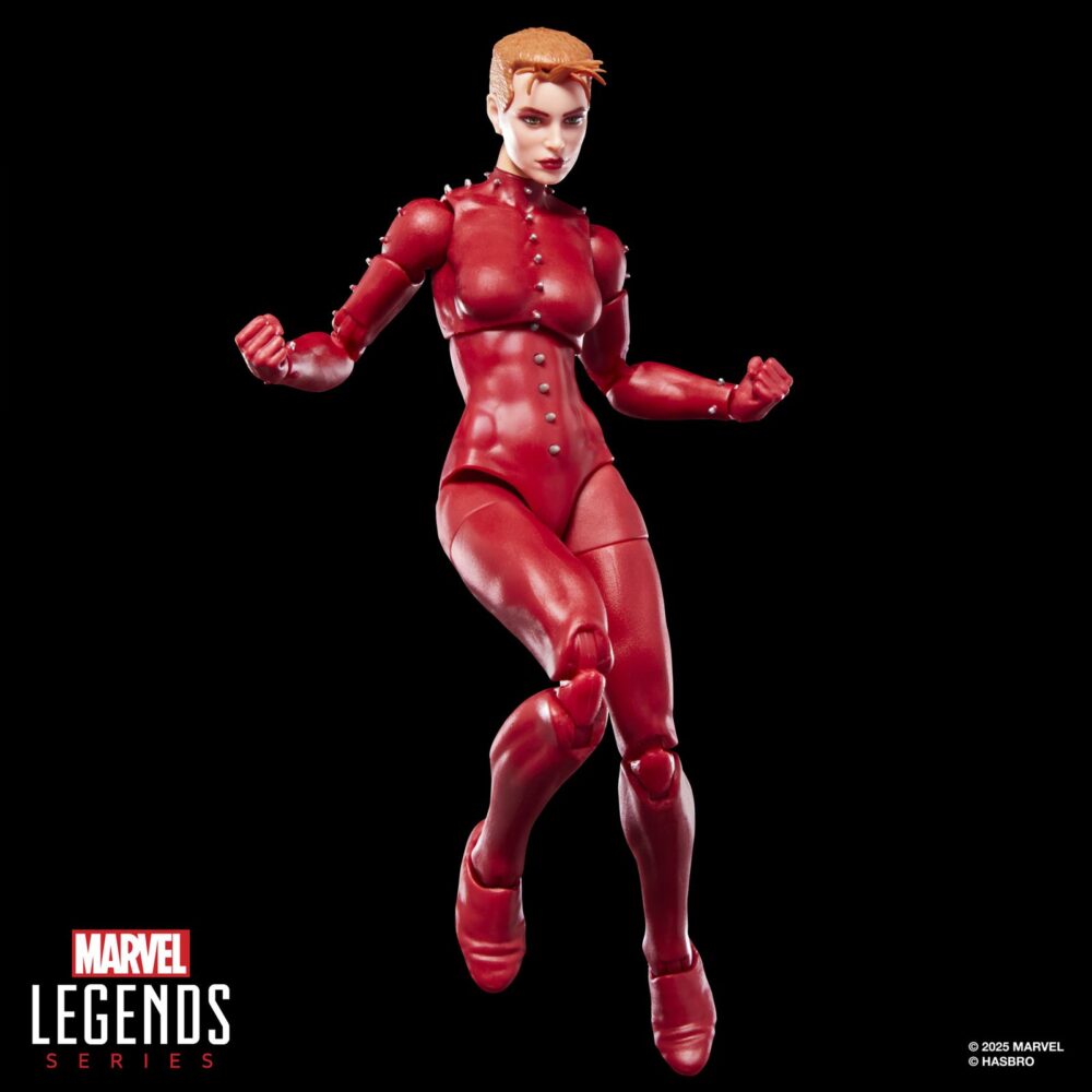Phoenix rachel summers excalibur marvel legends series. Hasbro presenta en su colección marvel legends series la figura de rachel summers como fénix, inspirada en su aspecto en los cómics de "excalibur". La figura mide 15 cm e incluye 1x réplica a escala del cómic con la portada de "excalibur #1"de 1998, 4x manos intercambiables, 1x cabeza alternativa y 2x efectos de alas de fuego para recrear su transformación en fuerza fénix. Cuenta con más de 20 puntos de articulación para recrear diversas escenas. Se presenta en un blíster ilustrado estilo retro. Unidades limitadas.