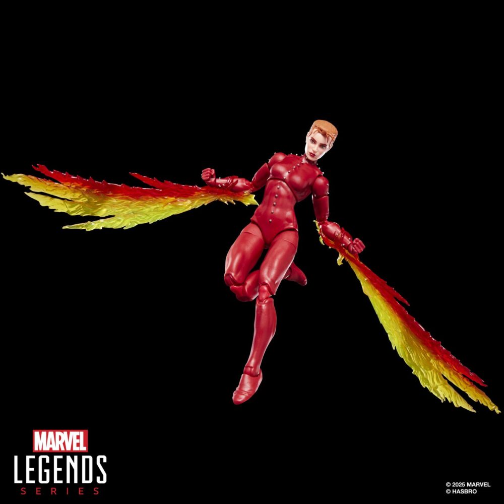 Phoenix rachel summers excalibur marvel legends series. Hasbro presenta en su colección marvel legends series la figura de rachel summers como fénix, inspirada en su aspecto en los cómics de "excalibur". La figura mide 15 cm e incluye 1x réplica a escala del cómic con la portada de "excalibur #1"de 1998, 4x manos intercambiables, 1x cabeza alternativa y 2x efectos de alas de fuego para recrear su transformación en fuerza fénix. Cuenta con más de 20 puntos de articulación para recrear diversas escenas. Se presenta en un blíster ilustrado estilo retro. Unidades limitadas.