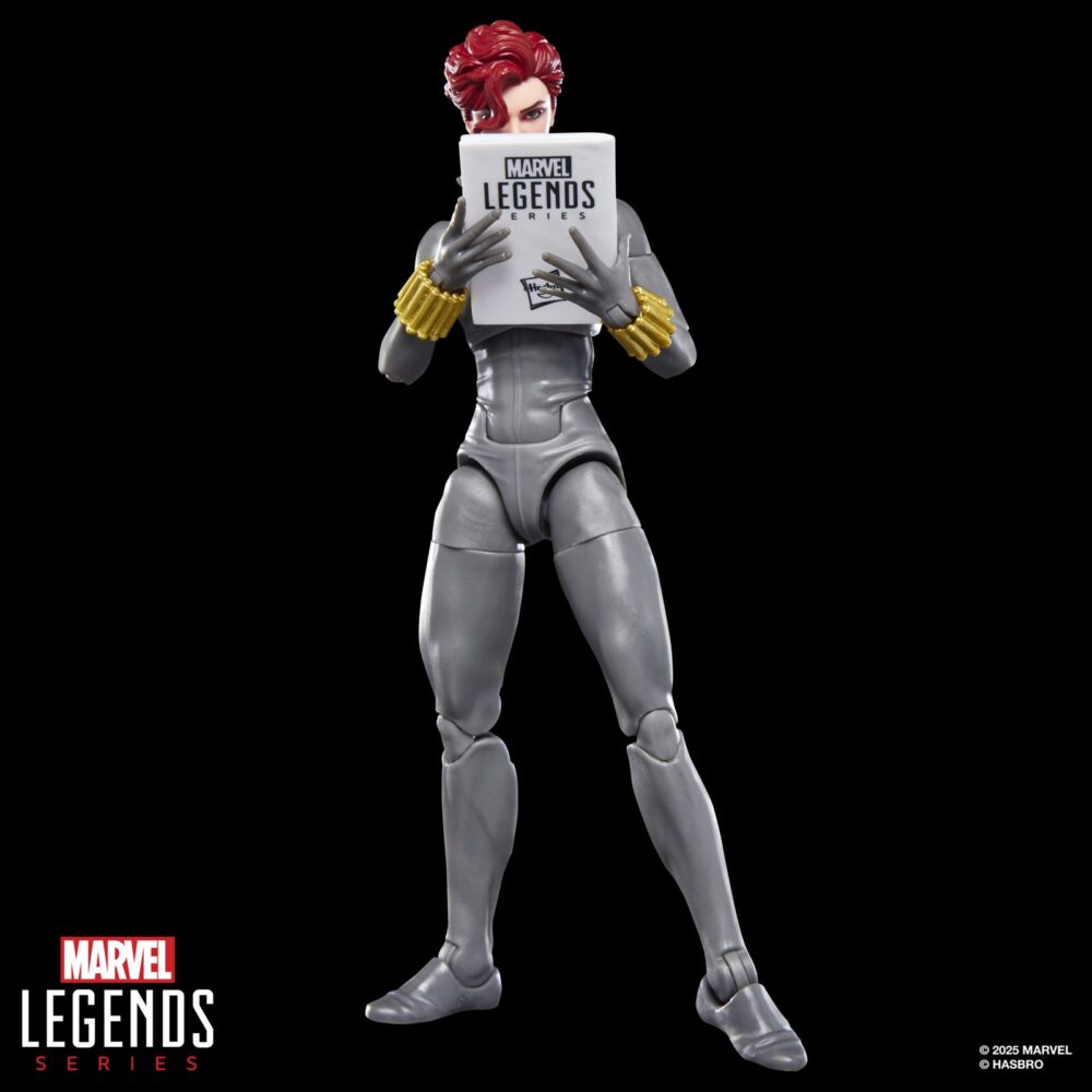 Black widow marvel legends series. Hasbro añade a su colección marvel legends series la figura de viuda negra, basada en su aparición en un icónico cómic de la colección de "the uncanny x-men" en el que hacía equipo con lobezno y el capitán américa. La figura mide 15 cm y se acompaña de 2x manos alternativas, 2x muñequeras con efecto de combate, 2x muñequeras con efecto de humo y 1x réplica a escala del cómic con la portada de “the uncanny x-men #268” de 1990. Su diseño premium y sus más de 20 puntos de articulación permiten reproducir una gran variedad de poses. Se presenta en un blíster ilustrado estilo retro. Unidades limitadas.