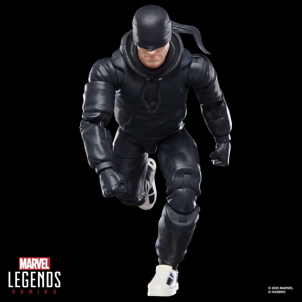 Daredevil the man without fear marvel series. Hasbro incorpora a la colección marvel legends series la figura de daredevil, inspirada en su aspecto en la miniserie en formato cómic "daredevil: the man without fear". La figura mide 15 cm e incluye 3x manos alternativas, 1x bastón de combate y 1x réplica a escala del cómic con la portada de “daredevil: the man without fear #1” de 1993. Sus más de 20 puntos de articulación permiten recrear escenas dinámicas del personaje. Se presenta en un blíster ilustrado estilo retro. Unidades limitadas.