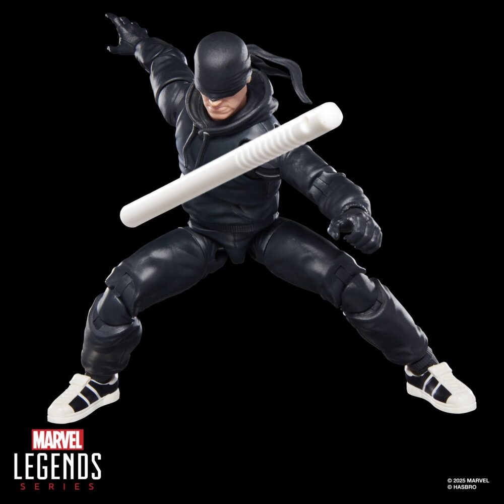 Daredevil the man without fear marvel series. Hasbro incorpora a la colección marvel legends series la figura de daredevil, inspirada en su aspecto en la miniserie en formato cómic "daredevil: the man without fear". La figura mide 15 cm e incluye 3x manos alternativas, 1x bastón de combate y 1x réplica a escala del cómic con la portada de “daredevil: the man without fear #1” de 1993. Sus más de 20 puntos de articulación permiten recrear escenas dinámicas del personaje. Se presenta en un blíster ilustrado estilo retro. Unidades limitadas.