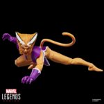 FERAL X-FORCE MARVEL LEGENDS SERIES. Hasbro lanza dentro de la línea Marvel Legends Series la figura de la mutante Feral (Feroz en España), inspirada en su aspecto en el cómic "X-Force". La figura mide 15 cm y cuenta con 2x manos alternativas y 1x réplica a escala del cómic con la portada de “X-Force #1”de 1991. Su acabado premium y más de 20 puntos de articulación permiten exponerla en múltiples poses. Se presenta en un blíster ilustrado estilo retro. UNIDADES LIMITADAS.