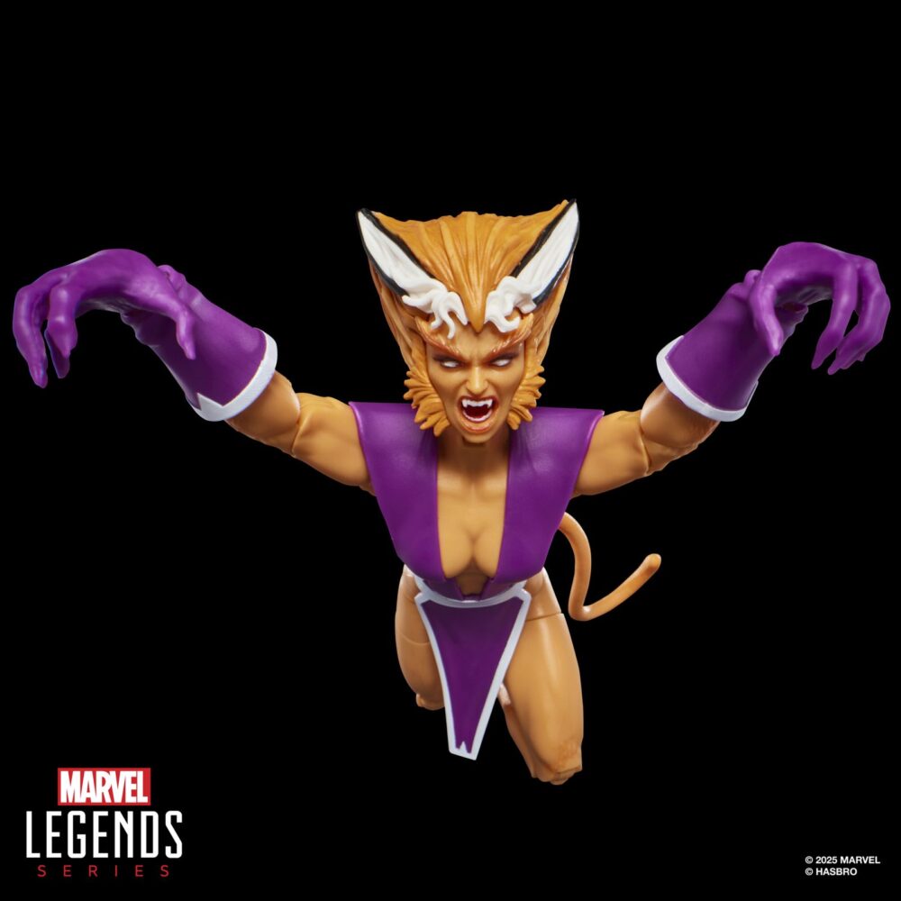 Feral x-force marvel legends series. Hasbro lanza dentro de la línea marvel legends series la figura de la mutante feral (feroz en españa), inspirada en su aspecto en el cómic "x-force". La figura mide 15 cm y cuenta con 2x manos alternativas y 1x réplica a escala del cómic con la portada de “x-force #1”de 1991. Su acabado premium y más de 20 puntos de articulación permiten exponerla en múltiples poses. Se presenta en un blíster ilustrado estilo retro. Unidades limitadas.