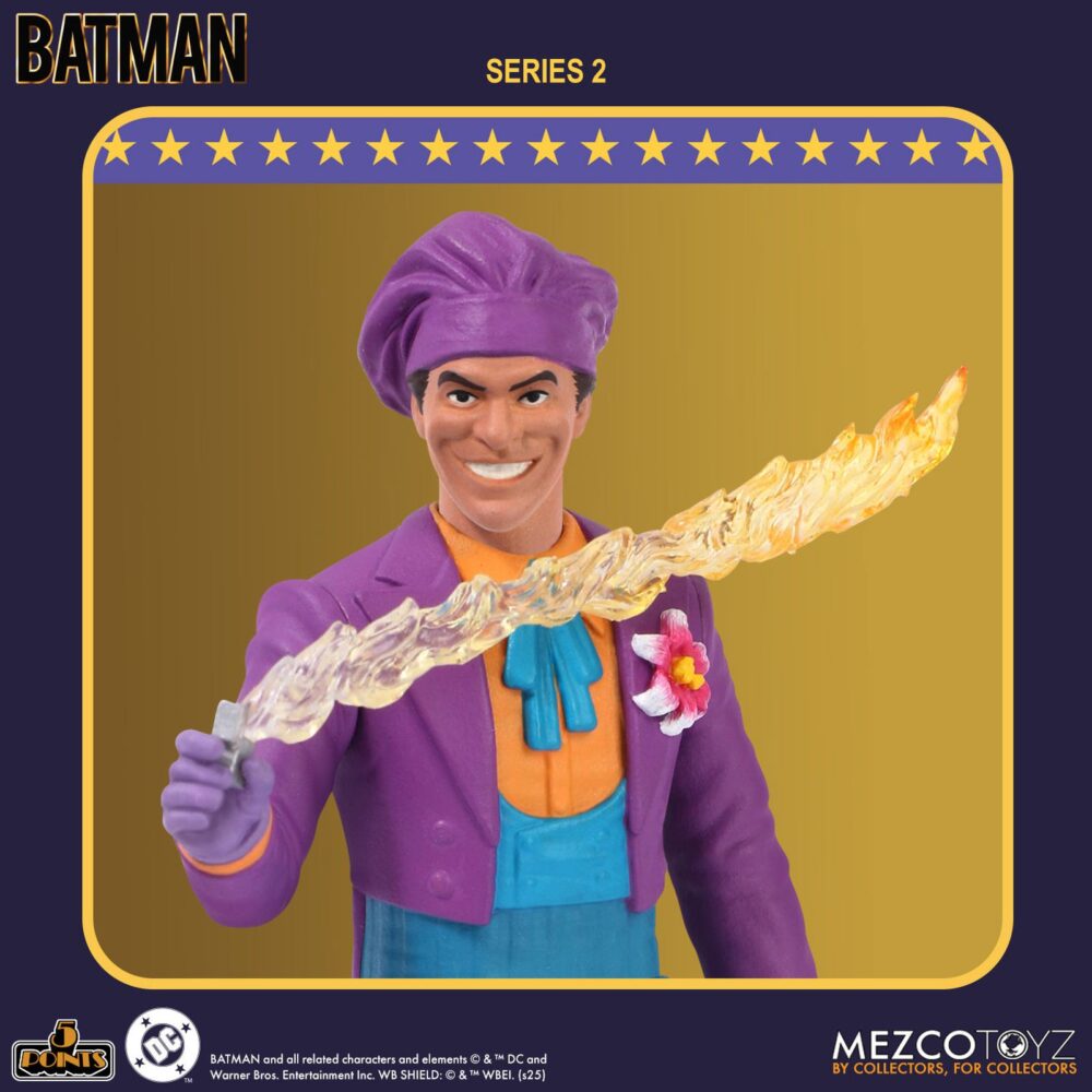 THE JOKER MUSEUM MAYHEM VERSION BATMAN (1989) 5 POINTS. Mezco Toyz incorpora a su colección 5 Points la versión Caos en el Museo de la figura articulada del Joker basada en su apariencia en la película "Batman" de 1989. Mide aproximadamente 9,5 cm y se presenta en formato blíster con estética retro. Incluye 1x cabeza adicional especial que revela su aspecto real al mojarla con agua fría, 1x encendedor con efecto de llamarada, 1x brazo intercambiable para sostener el encendedor y 1x bastón. 