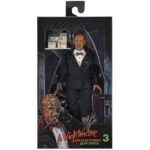 FREDDY TUXEDO NIGHTMARE IN ELM STREET 3 RE-RUN. Neca vuelve a presentar a Freddy Krueger con esmoquin inspirado en la película "A Nightmare on Elm Street 3: Dream Warriors" ("Pesadilla en Elm Street 3: Los guerreros del sueño" en España). Esta figura vestida mide 20 cm y lleva un traje de tela con pajarita a rayas rojas y verdes. Incluye 1x réplica de la casa nº 1428 de Elm Street con luz LED. Se entrega en una caja con ventana apta para coleccionistas.